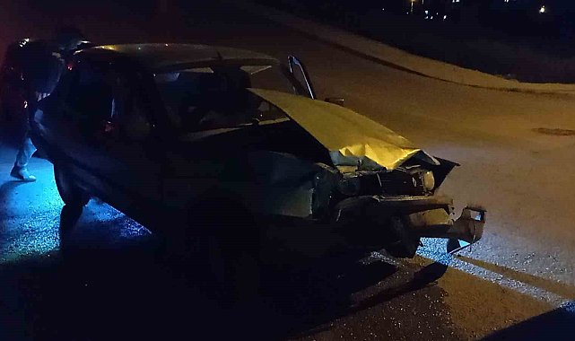 İki otomobilin çarpıştığı kazada 3 kişi yaralandı