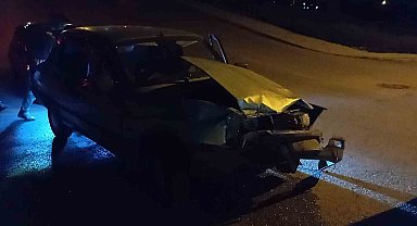 İki otomobilin çarpıştığı kazada 3 kişi yaralandı