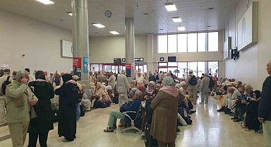 İlk hac kafilesi dualarla uğurlandı