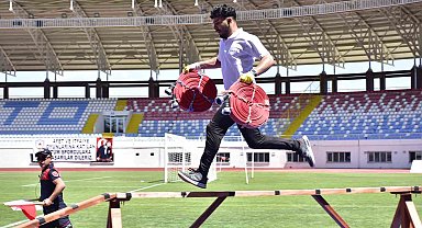 İlk kez düzenlenen üniversitelerarası itfaiye oyunlarını Ardahan ekibi kazandı