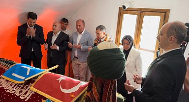 İmam-ı Azam Hazretleri'nin türbe örtüsü, Şeyh Edebali Türbesi'ne serildi