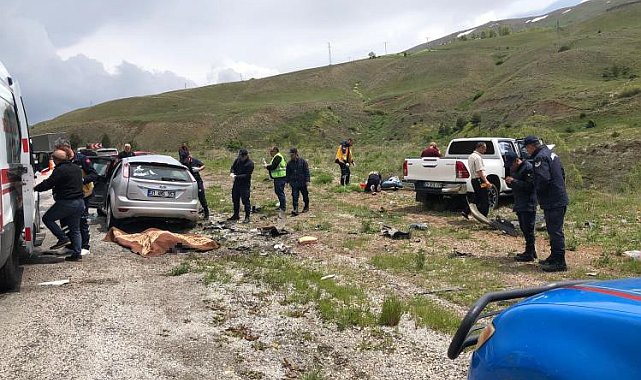 İmranlı'da trafik kazası: Ölü ve yaralılar var