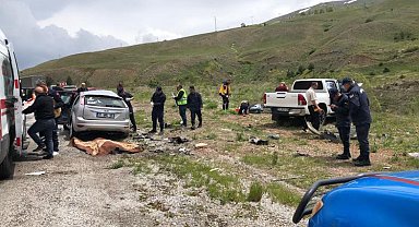 İmranlı'da trafik kazası: Ölü ve yaralılar var