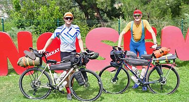 İngiliz baba-oğul depremzedelere destek için binlerce kilometre pedal çeviriyor