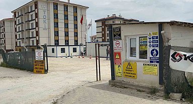 İnşaat sahasında güvenlik görevlilerinin bıçaklı kavgası kanlı bitti: 1'i ağır 2 yaralı