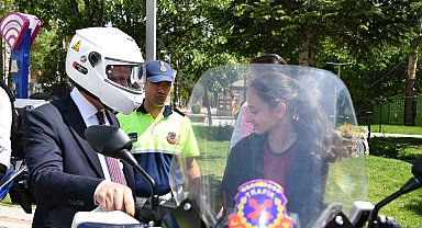 Isparta'da ekiplerden öğrencilere uygulamalı trafik eğitimi