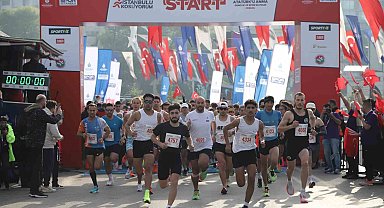 İstanbul'da binlerce kişi 19 Mayıs coşkusuyla koştu
