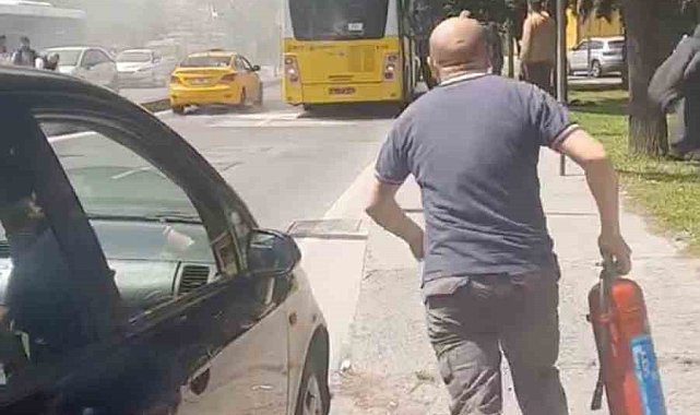 İstanbul'da hareketli dakikalar: İETT otobüsü yandı, vatandaş yangın söndürme tüpüyle müdahale etti