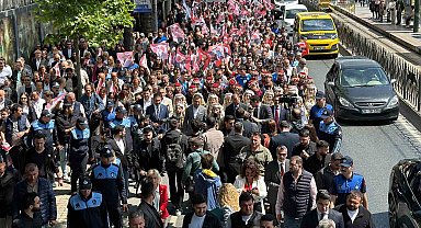 İstanbul'da vatandaşlar "Kurtuluşa Giden İlk Adım" yürüyüşünde bir araya geldi