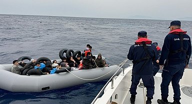 İzmir açıklarında 56 göçmen karaya çıkartıldı