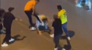 İzmir'de Galatasaray ve Fenerbahçeli taraftarlar birbirine girdi