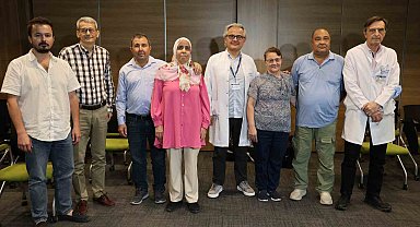 İzmir'de iki aile çapraz böbrek nakliyle hayata yeniden başladı