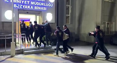 İzmir'de silahlı saldırı olayının şüphelileri saklandıkları adreste kıskıvrak yakalandı