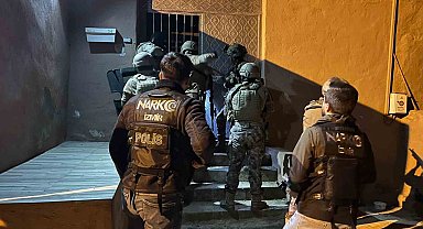 İzmir'de ünlü gece kulübüne uyuşturucu baskını: 3'ü polis 24 gözaltı