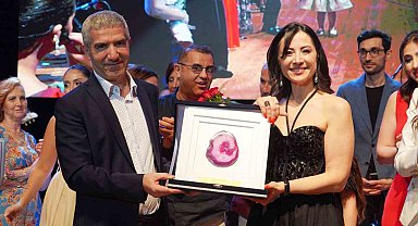 İzmir'de unutulmaz gece: Hastalar ve hekimler aynı sahnede