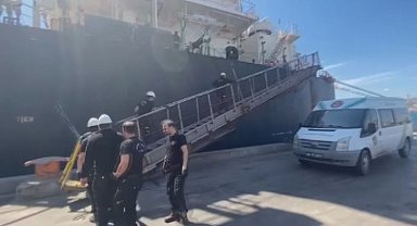 İzmir'de yük gemisine operasyon: 40 ton kaçak akaryakıt ele geçirildi