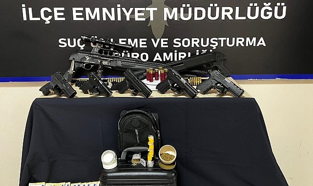 İzmir'de zehir tacirlerine şafak operasyonu