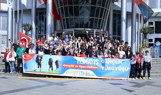 İzmitli gençler 19 Mayıs Gençlik Yürüyüşünde buluştu