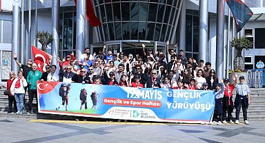 İzmitli gençler 19 Mayıs Gençlik Yürüyüşünde buluştu