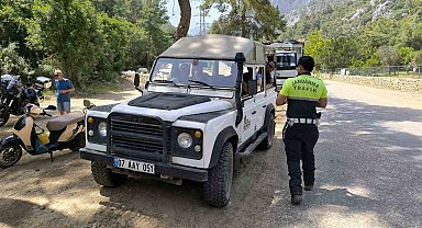 Jandarma'dan safari araçlarına yönelik denetim ve bilgilendirme yapıldı