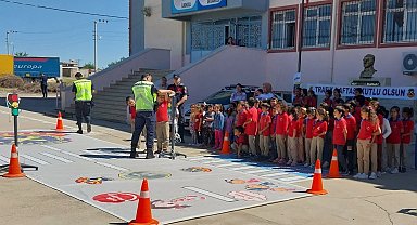 Jandarmadan 485 öğrenciye uygulamalı trafik eğitimi