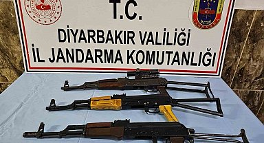 Jandarmanın durdurduğu araçta 3 adet AK-47 ele geçirildi