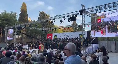 Kadıköy'de öğrencilerden okul müdürüne tepki