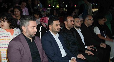 Kağıthane'de gençler 19 Mayıs'ı Kolpa konseri ile kutladı