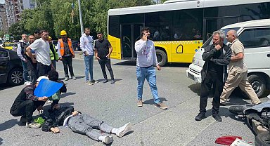 Kağıthane'de ilginç kaza: Motosiklet sürücüsü çarptığı aracın arka camından içeriye girdi