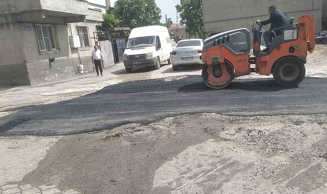 Kahramanmaraş'ta mahallelerde asfalt tamiratı çalışmaları devam ediyor