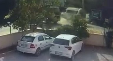 Kamyon öğrenci servisine çarptı, o anlar kamerada