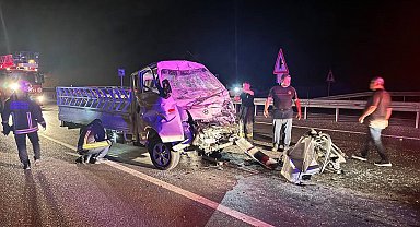 Kamyona arkadan çarpan kamyonet sürücüsü yaralandı