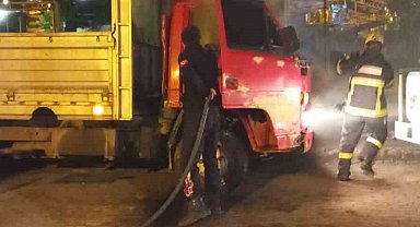 Kamyonette çıkan yangın ekipleri harekete geçirdi