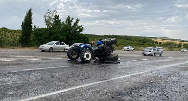 Kamyonun çarptığı traktör ikiye bölündü: 2 yaralı