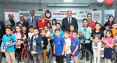 Kan bağışı yapılmasına katkı sağlayan öğrencilere ödül