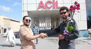 Kapısında doğum yaptığı otelin sahibinden bedava konaklama ve altın