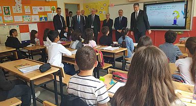 Karabük'te okuma seferberliği kitap dağıtımı ile başladı