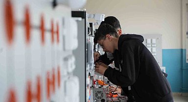 Karadeniz'in tek teknoloji lisesi geleceğin gözde mesleklerine öğrenci yetiştiriyor