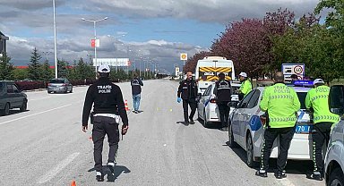 Karaman'da minibüsün çarptığı yaşlı adam ağır yaralandı