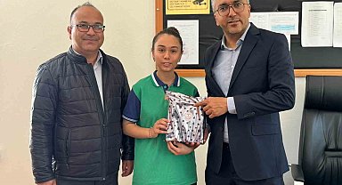 Karapınar'da İOKBS'te tam puan alan öğrenci ödüllendirildi