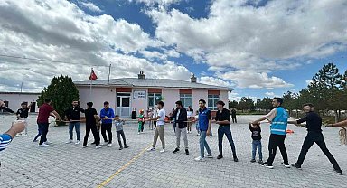 Karapınar'da üniversite öğrencileri ilkokul öğrencileri ile buluştu