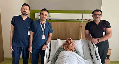 Karın ağrısıyla geldi, böbreğinden 35 cm'lik kitle çıktı