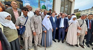 Kars'tan hacı adayları kutsal topraklara uğurlandı