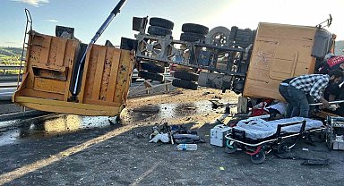 Karşı şeride geçen kamyon devrildi: 1 ölü, 2 yaralı