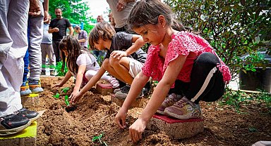 Kartallı minikler toprakla buluştu