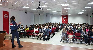 Kastamonu'da üniversite öğrencilerine ve akademisyenlere jandarma eğitim verdi