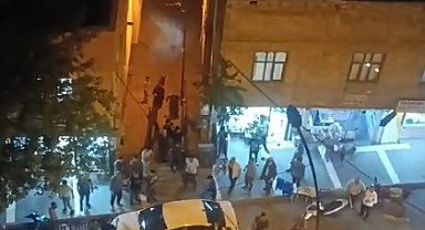 Kavgaya ezanla müdahale etmeye çalıştı