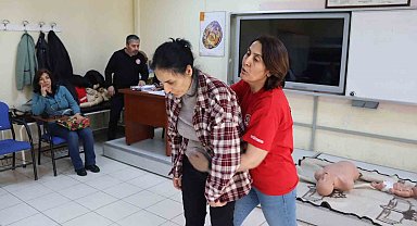 Kayseri'de öğretmenlere "Heimlich manevrası" eğitimi