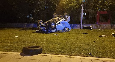 Kaza yapan araçlar takla attı, ortalık savaş alanına döndü: 3 yaralı