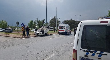 Kazada savrulan araç ters döndü: 3 yaralı